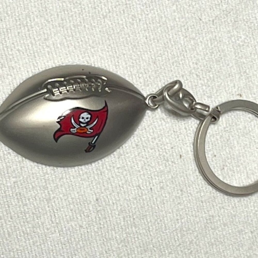 Tampa Bay Buccaneers NFL Football Shaped Key Chain Key Ring 4" Silver Red